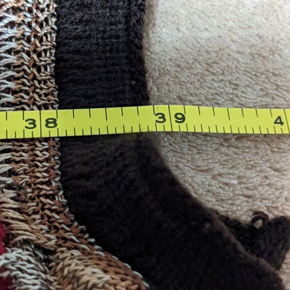 Cejon NWOT Light Knit Women's Scarf w/ Ruffled Edges - Picture 7 of 10